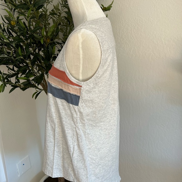 TALIAH TANK - NWT - Picture 7 of 8